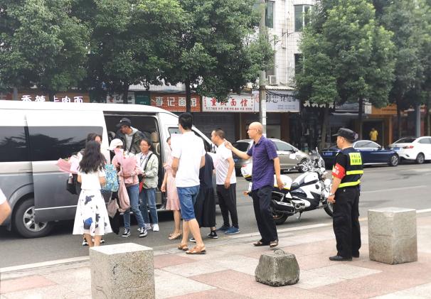 同學們安全抵達雙流中學