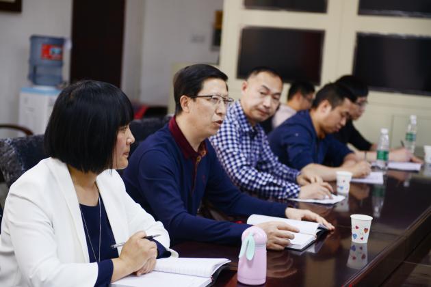 李衛(wèi)東主任介紹雙流中學(xué)