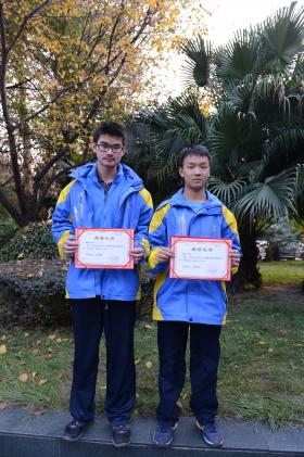 獲得機器人二人接力賽省一等獎的胡金迪、羅嵐炘組合