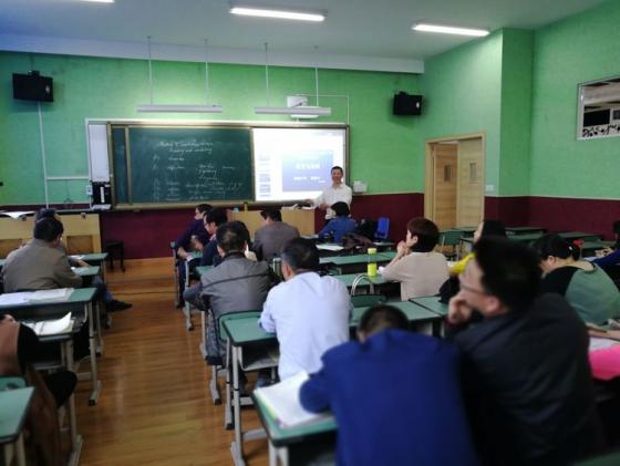 英語組蔣建平老師匯報研究成果