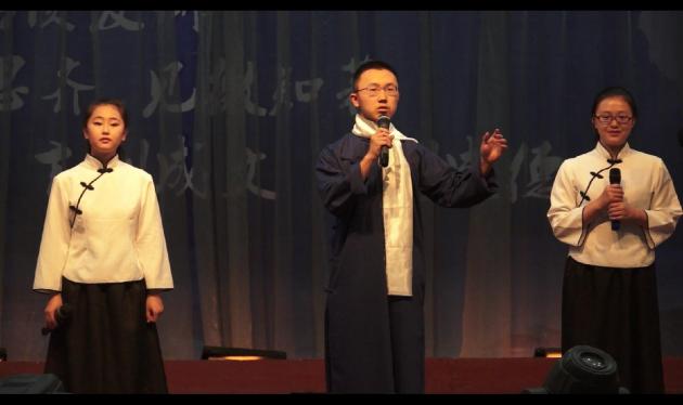 國(guó)學(xué)社、文學(xué)社的同學(xué)在表演