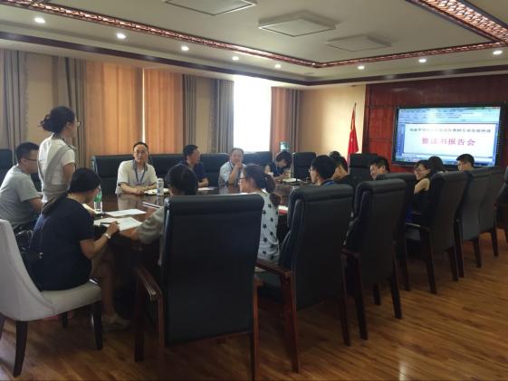 青年教師作自我介紹