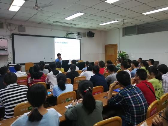 伍賢軍老師分享班級管理手冊使用經(jīng)驗