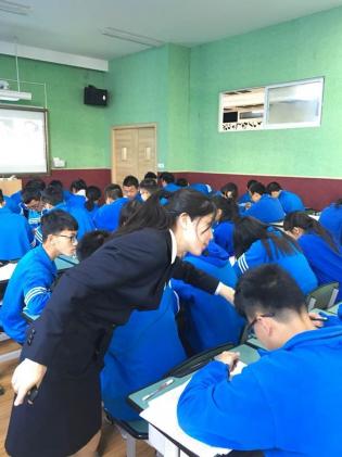 英語組覃梅老師獻課