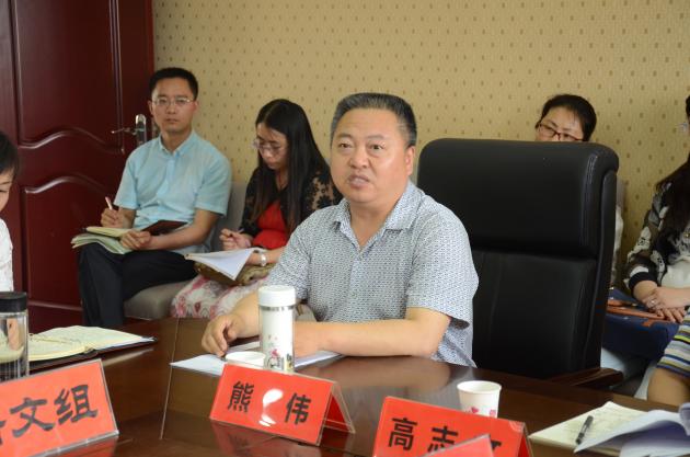 雙流中學(xué)校長(zhǎng)熊偉對(duì)研究工作提出具體要求