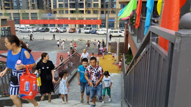 家長、新生陸續(xù)報名