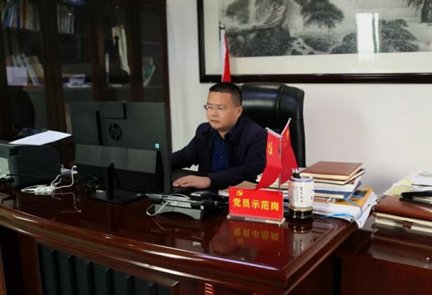 成都市永安中學校長黃超