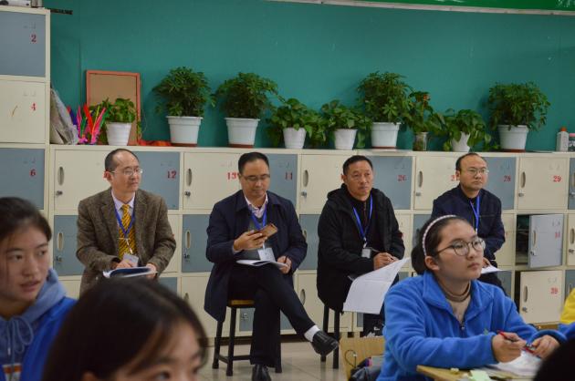 嚴(yán)肅，認(rèn)真！