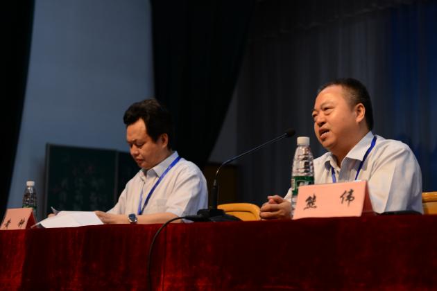 熊偉校長和黃鐘副校長在家長咨詢會上講話