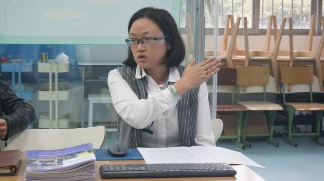 陳覓老師作開題報(bào)告