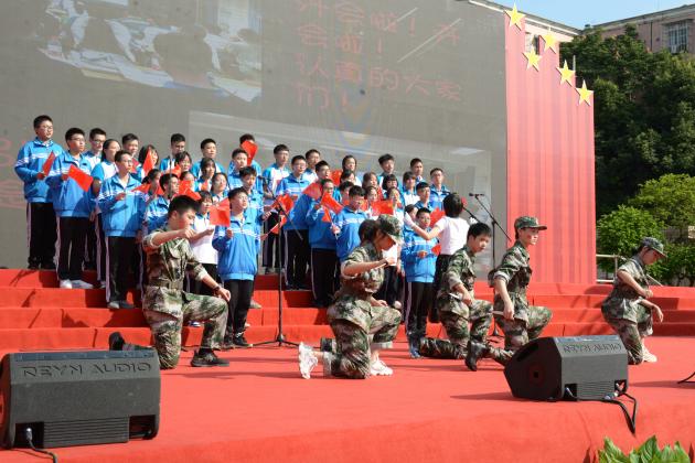 班級(jí)合唱表演