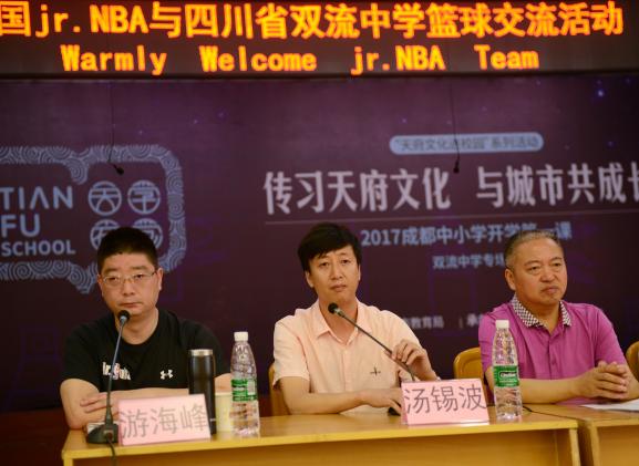 成都市雙流區(qū)教育局藝體科科長湯錫波