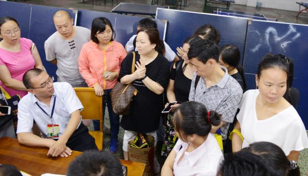 劉華老師與家長深入交流