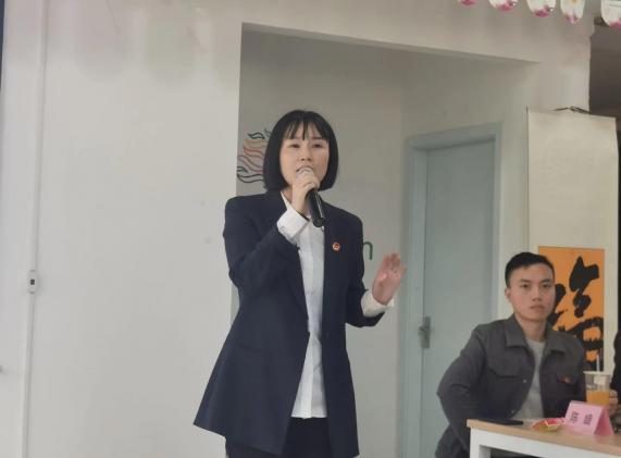 教育局團工委書記黃珊主持會議