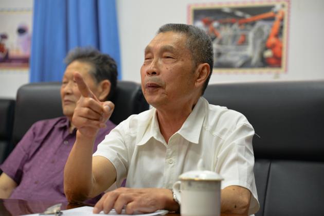 雙流中學(xué)校友秦萬春講話