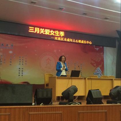 陳麗萍老師熱情地演講