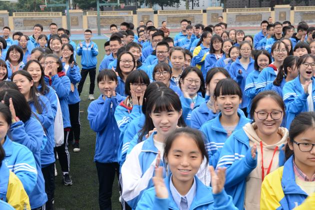 熱情洋溢的雙中學(xué)子