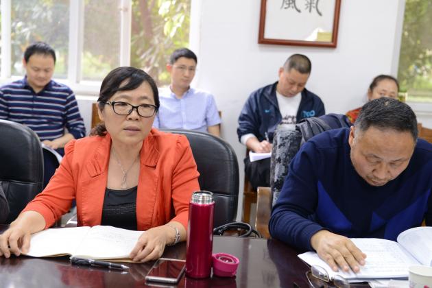  中教科科長廖冬梅發(fā)言