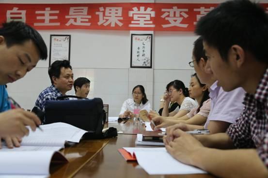 黨外副校長(zhǎng)黃鐘同志發(fā)言