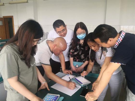 高三地理老師探索平板與地理教學相結合