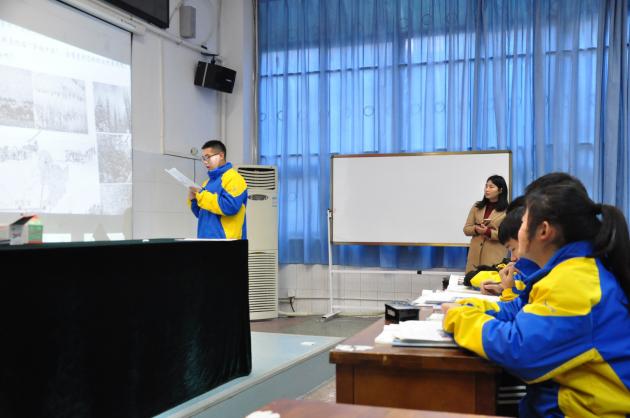 學(xué)生上臺(tái)展示