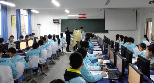 小組發(fā)言人交流展示一