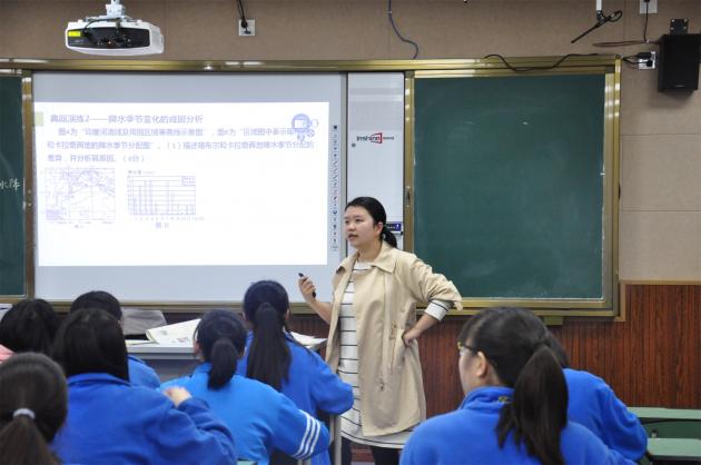 雷濤引導(dǎo)學(xué)生思維