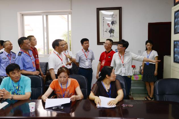 韓書記一行檢查視頻監(jiān)控