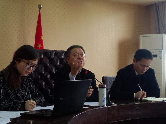 熊偉校長(zhǎng)耐心介紹