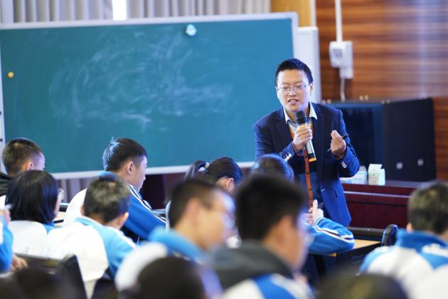 熊治海老師在現(xiàn)場展示課中