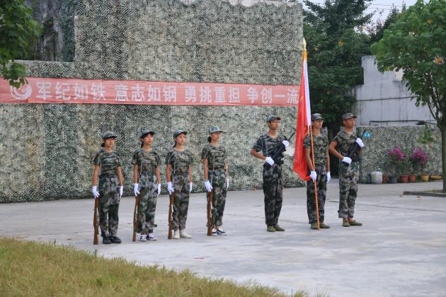 雙中健兒英姿颯爽