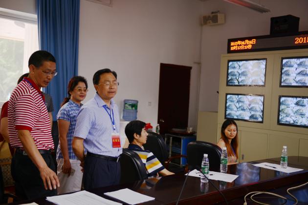 視察雙流中學考務工作