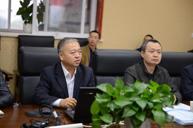 雙流中學(xué)黨總支書記、校長(zhǎng)熊偉匯報(bào)工作