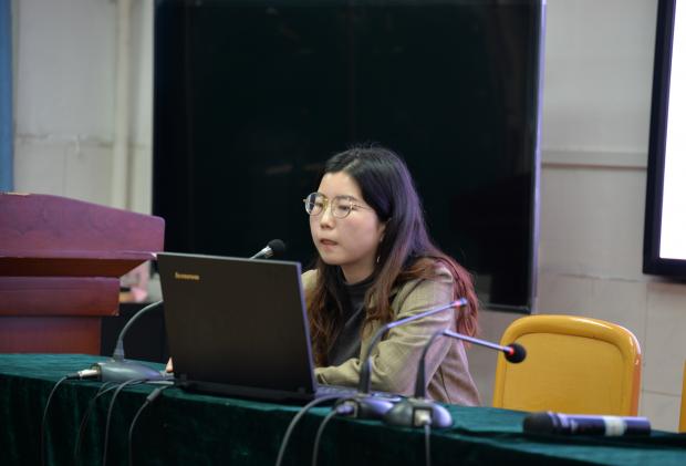 圖片10 東升一中青年教師柯灑作開題報告