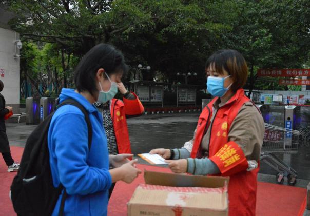 發(fā)放“奮進(jìn)號(hào)”航班機(jī)票