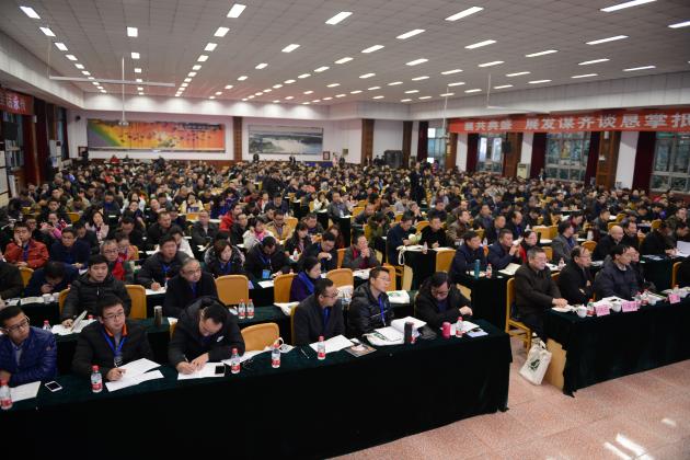 會(huì)議室里高朋滿座