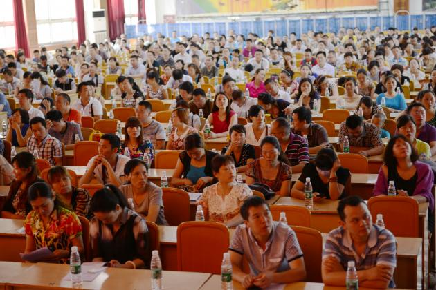 多功能廳的家長咨詢會上座無虛席