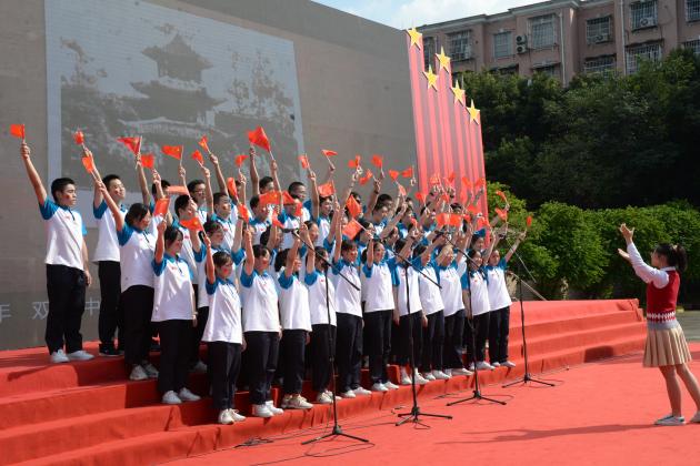 班級(jí)合唱表演