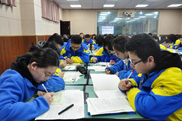 學(xué)生自主作答