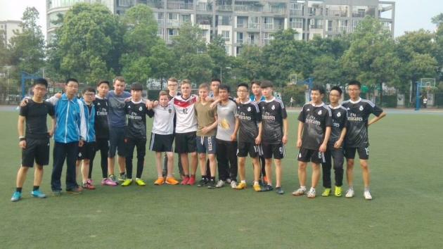 足球比賽隊員合影