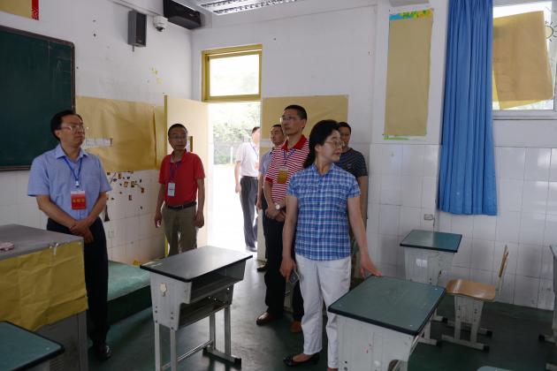 視察雙流中學考務工作