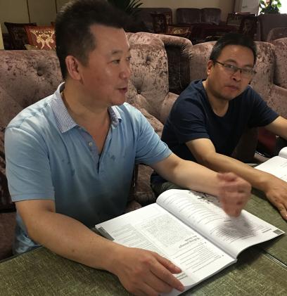 圖1蔣建平老師主持會議