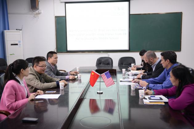 德馨樓會議室領(lǐng)導(dǎo)交流