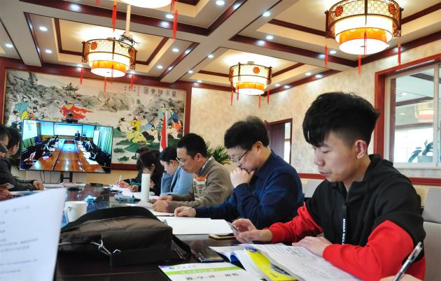 仔細(xì)傾聽、認(rèn)真記錄