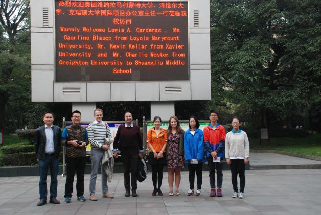 參觀校園 合影留念