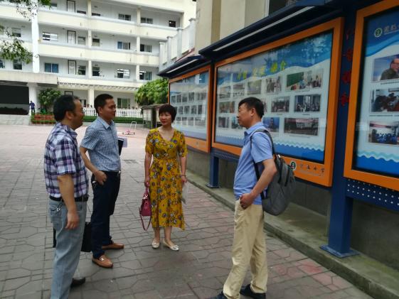 專家組參觀校園