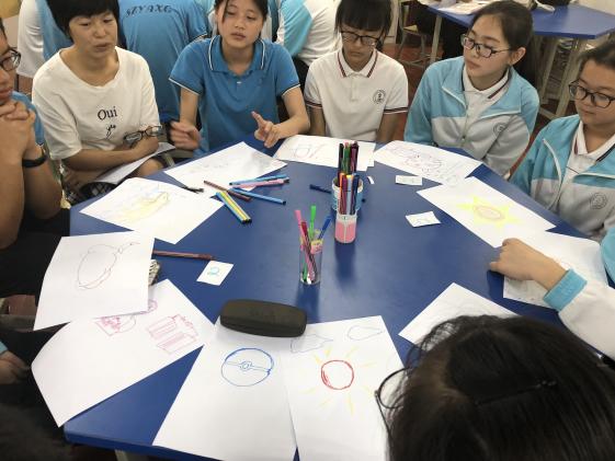 熊會老師帶領(lǐng)小組活動