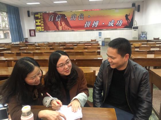  徐校長指導(dǎo)高三英語老師命題方向