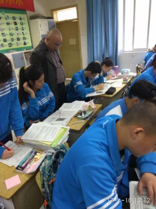 語(yǔ)文研培員司新華老師進(jìn)班聽(tīng)課