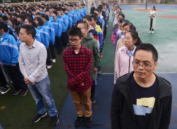 師生認(rèn)真聆聽